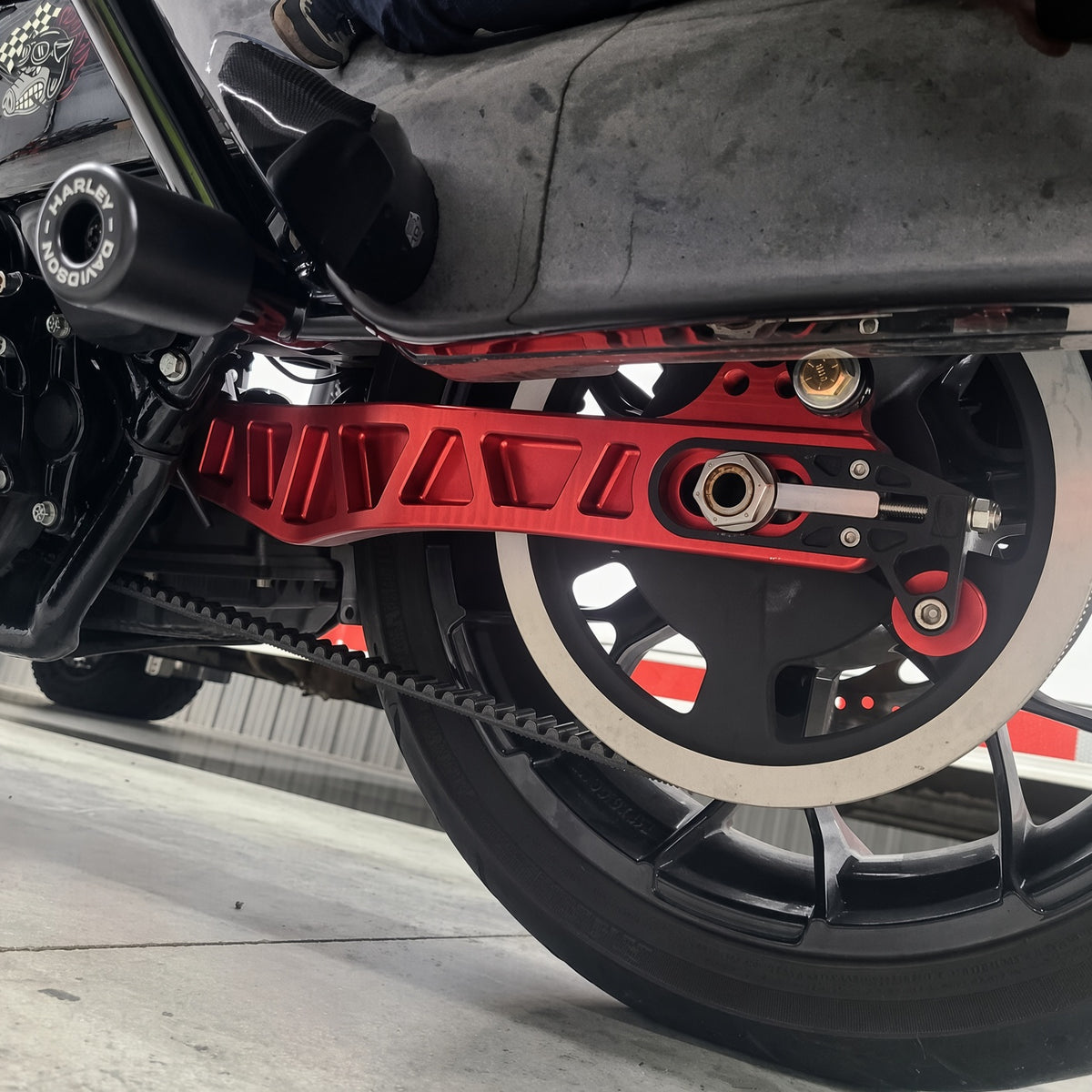 Harley-Davidson Touring billet aluminum swingarm