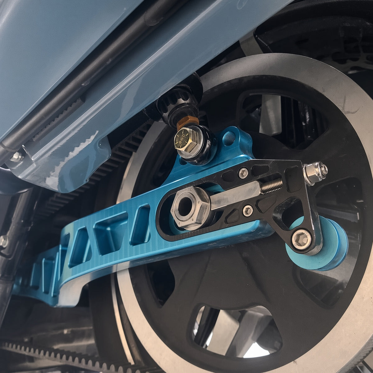 Harley-Davidson Touring billet aluminum swingarm