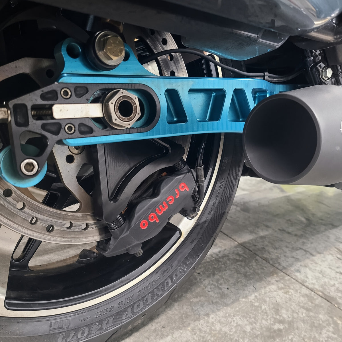 Harley-Davidson Touring billet aluminum swingarm