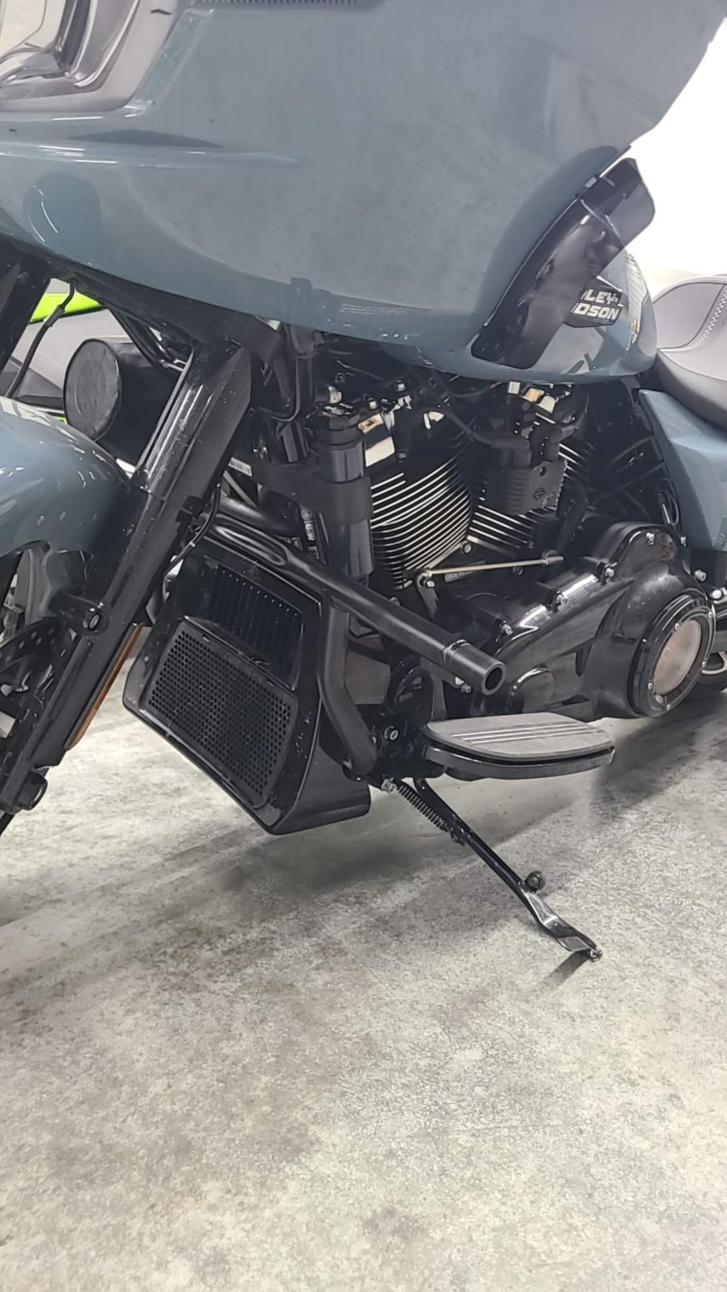 Harley Roadglide Front Crash Bar Flat-Out Bar Touring models 2014-2025